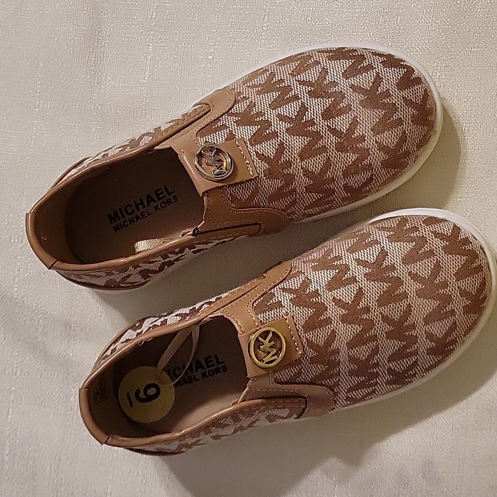 Michael Kors kids size 9 loafer